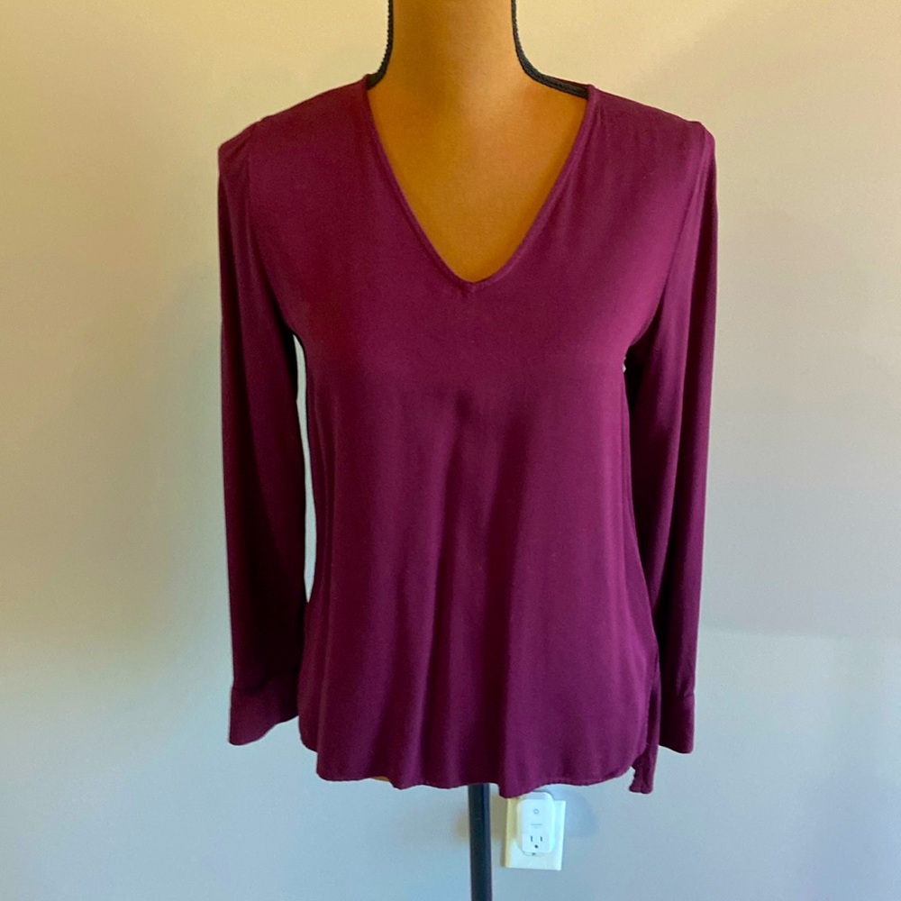 The limited brand ladies blouse. XS, eggplant color